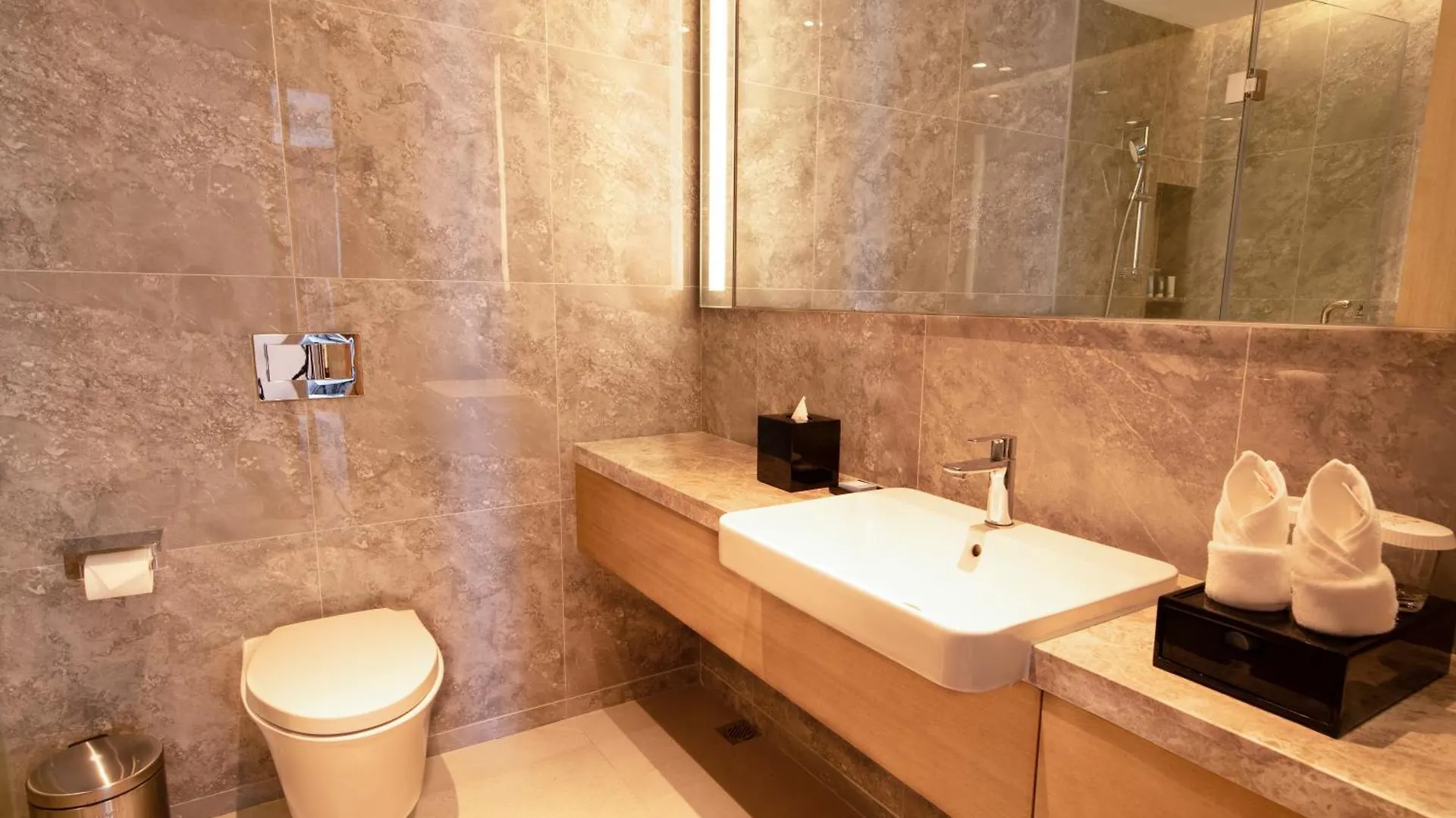 Oakwood Apartments Санья 5*,
